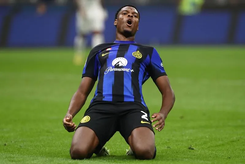 Denzel Dumfries không hài lòng mức đãi ngộ tại Inter Milan - Ảnh: Internet