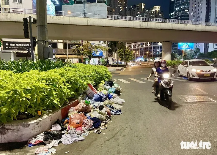 Chuyện nóng sáng nay 26/1: Bị bắn chết, đốt nhà vì vay tiền không trả | Phim Tết của Trấn Thành bị phạt? 2