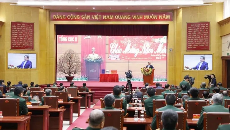  Thủ tướng Phạm Minh Chính chúc Tết và giao nhiệm vụ cho cán bộ Tổng cục 2-Bộ Quốc phòng - Ảnh: TTXVN 