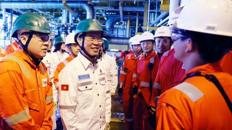 Chủ tịch nước chúc Tết công nhân giàn khai thác dầu khí Cửu Long JOC 2