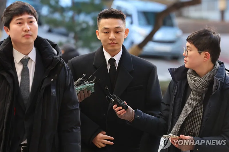 Yoo Ah In thay đổi diện mạo xuất hiện với mái tóc ngắn, thổ lộ bị trầm cảm phải phụ thuộc vào thuốc ngủ 1