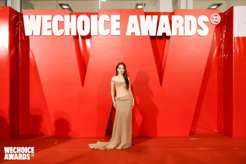 WeChoice Awards 2023: Đêm nhạc hội thăng hoa cảm xúc, Chi Pu 