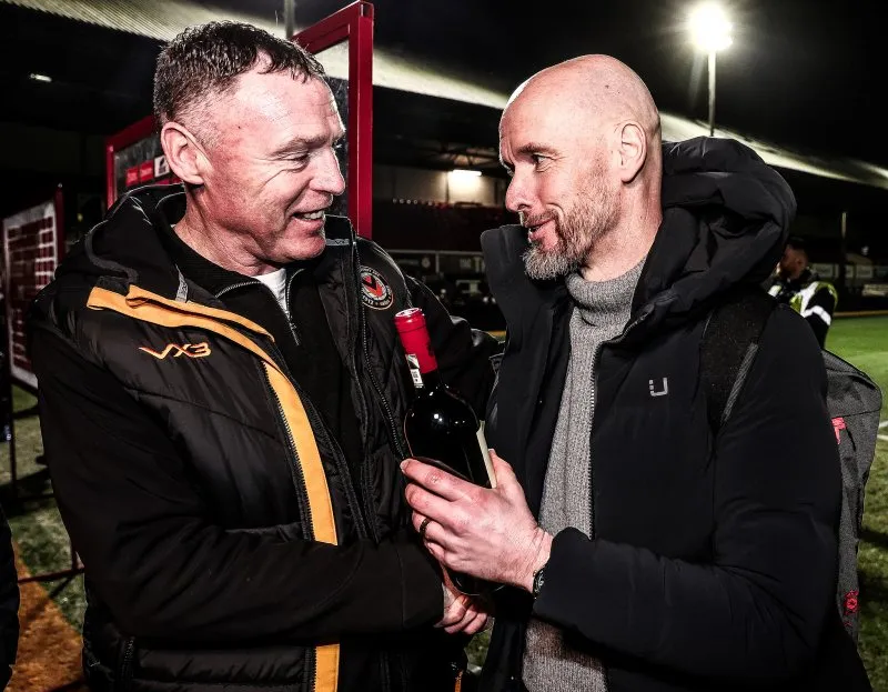 Tin bóng đá mới nhất: Ten Hag bị HLV đối thủ chê quà tặng | Phát hoảng với bộ dạng của Neymar 1