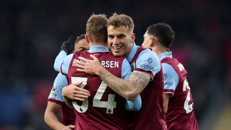 Burnley gần như không phải đối thủ đủ sức cản trở Man City - Ảnh: Internet