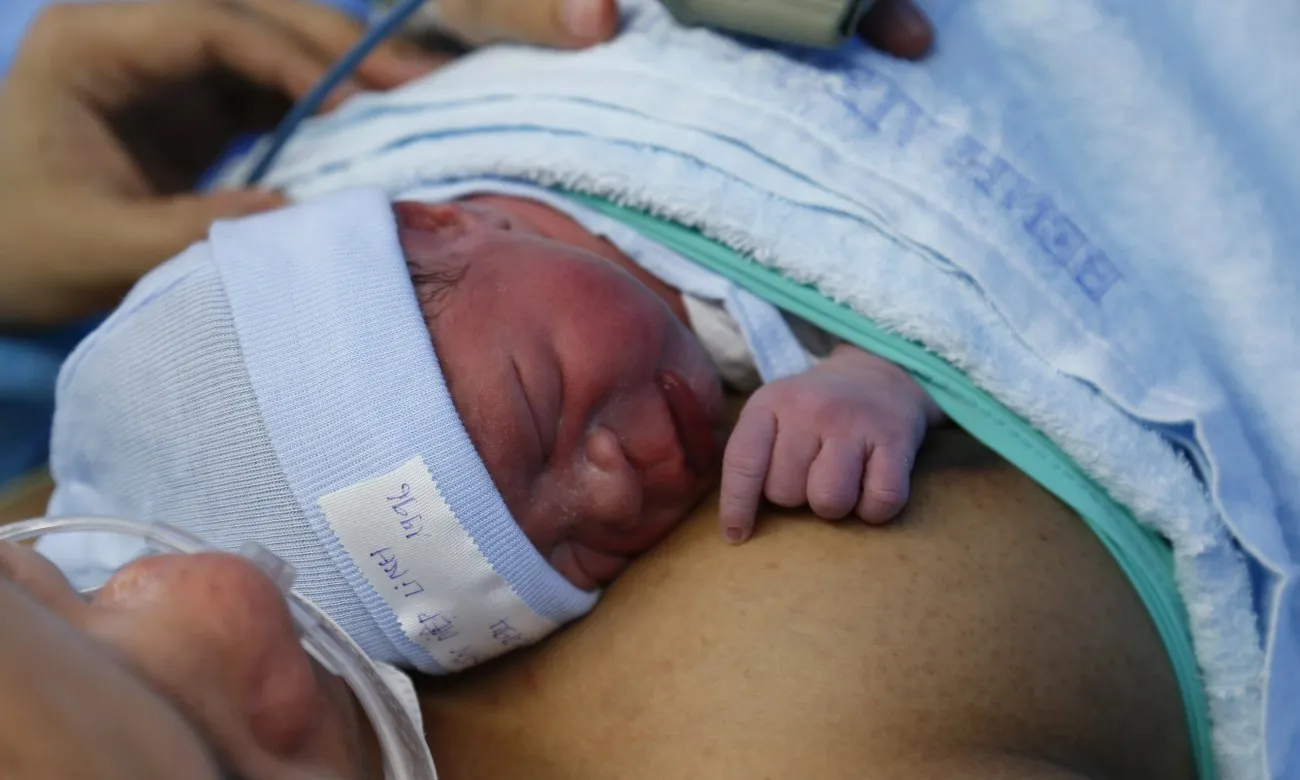 Em bé được thông tim trong bào thai chào đời khỏe mạnh