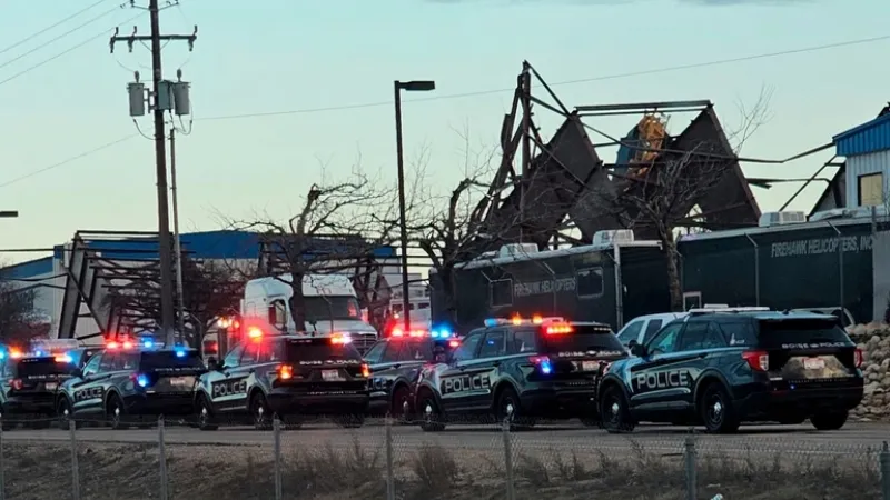 Sập gara đang xây dựng, nhiều người thương vong 1