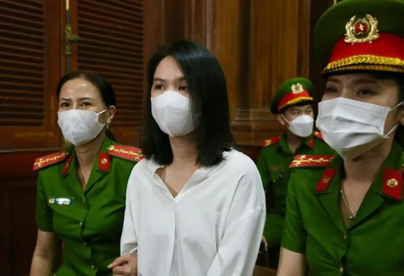 Ngọc Trinh lộ diện phờ phạc tại tòa án, khai 'thấy đường vắng nên biểu diễn khi học lái xe' 3