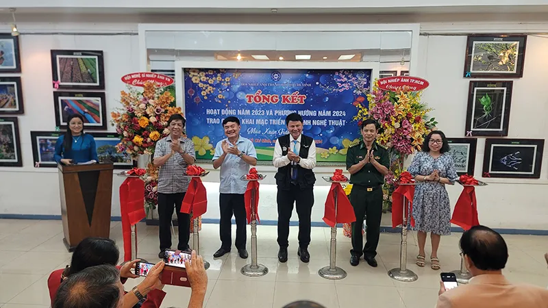 Trao giải Liên hoan Ảnh nghệ thuật mùa Xuân Giáp Thìn 2024 1