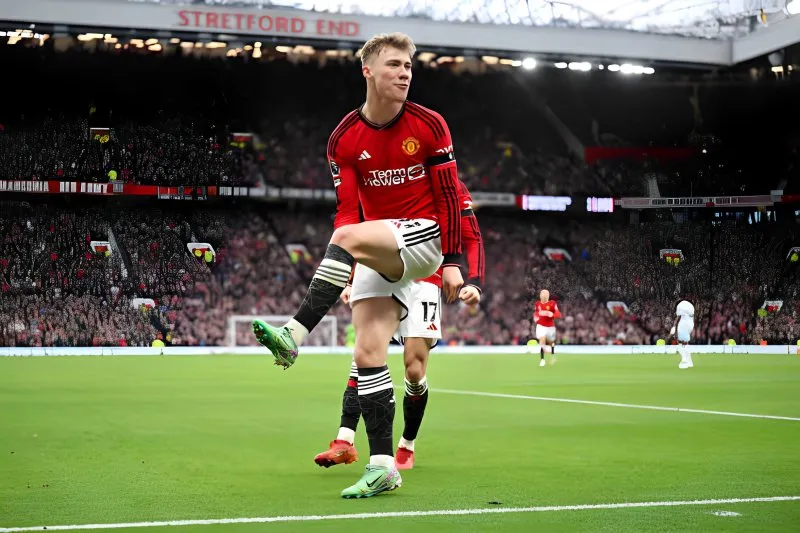 Khắc ghi tên tuổi vào lịch sử, Hojlund 