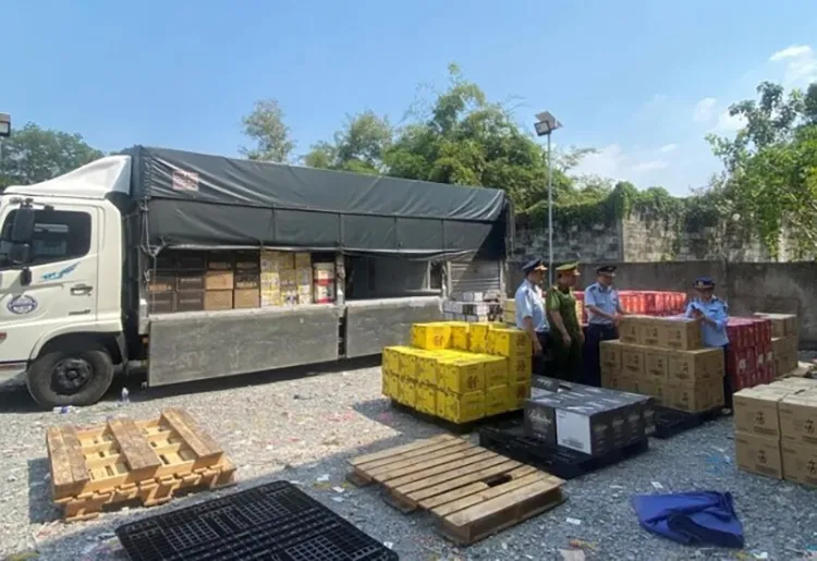 Gần Tết phát hiện nhiều vụ xe chở rượu ngoại không rõ nguồn gốc 1