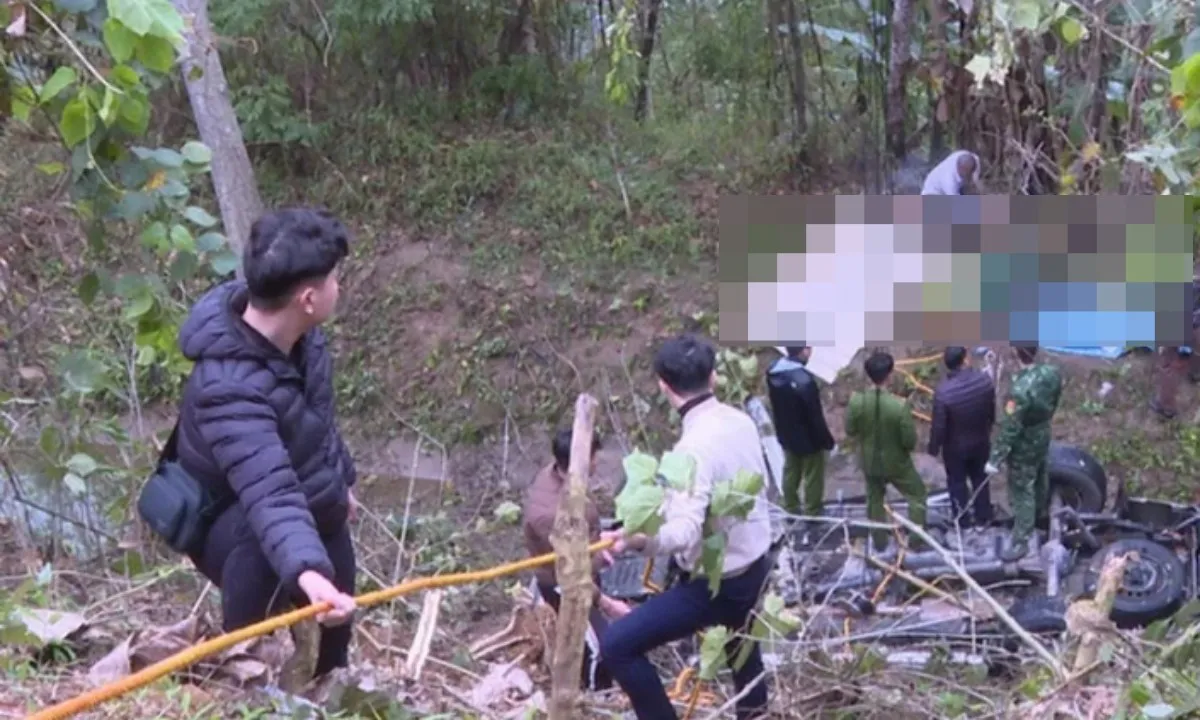 Xe bán tải lao xuống vực sâu, 2 người tử vong tại chỗ