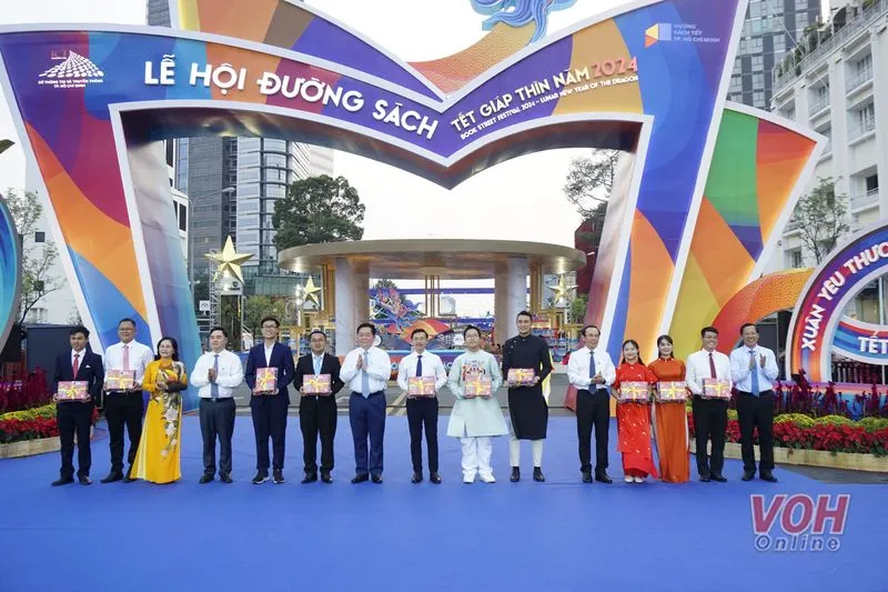 Khai mạc đường sách Tết Giáp Thìn 2024 2