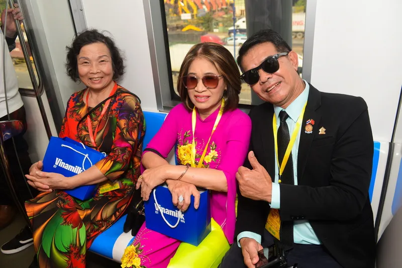 Vinamilk đồng hành cùng kiều bào trải nghiệm tuyến metro Bến Thành – Suối Tiên 5