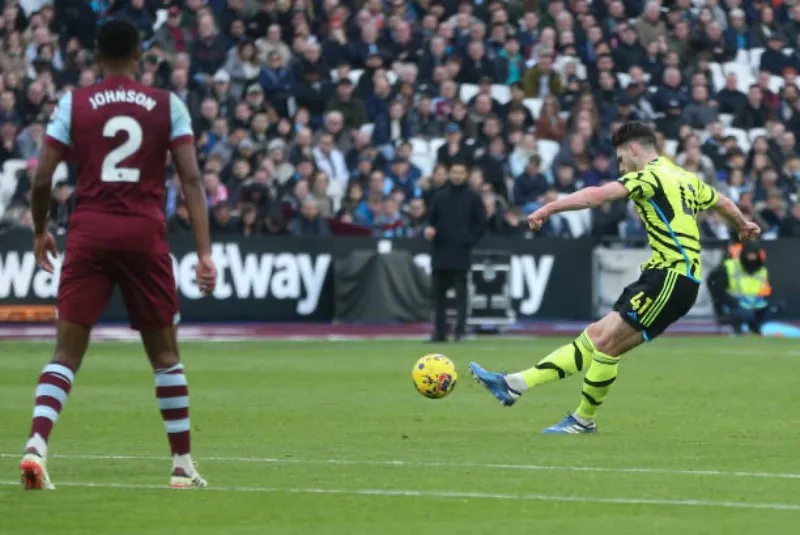 Declan Rice làm Paul Scholes ngạc nhiên: "Tôi không biết cậu ấy có khả năng đó" 1