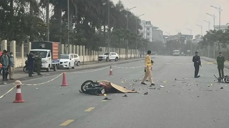 Điểm tin trưa 13/2: Sân bay Tân Sơn Nhất đông đúc trở lại | Cây đổ ngã khiến cô gái bị thương nặng 2