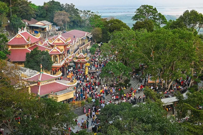 Điểm tin sáng 14/2: Hàng hóa Tết Giáp Thìn 2024 không bị thiếu hay sốt giá | Khai mạc Hội Xuân núi Bà Đen 3