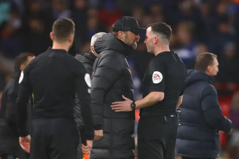 Klopp từng nhiều lần va chạm với ông Chris Kavanagh - Ảnh: Internet