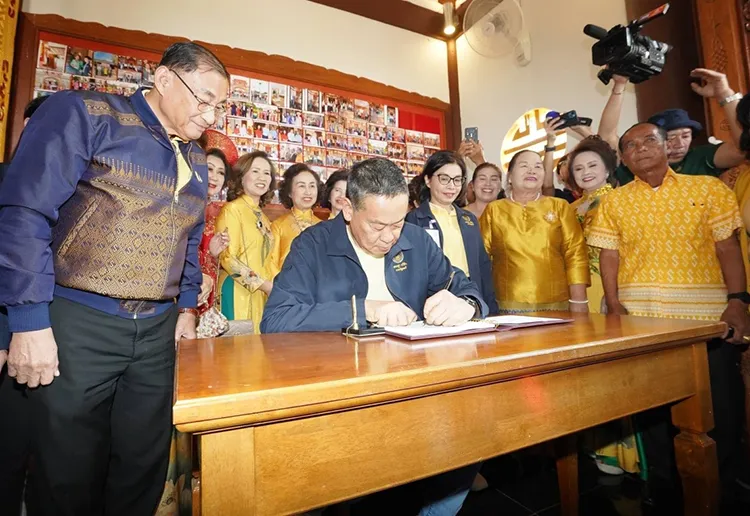 Thủ tướng Thái Lan thăm Khu tưởng niệm Chủ tịch Hồ Chí Minh ở tỉnh Nakhon Phanom 2