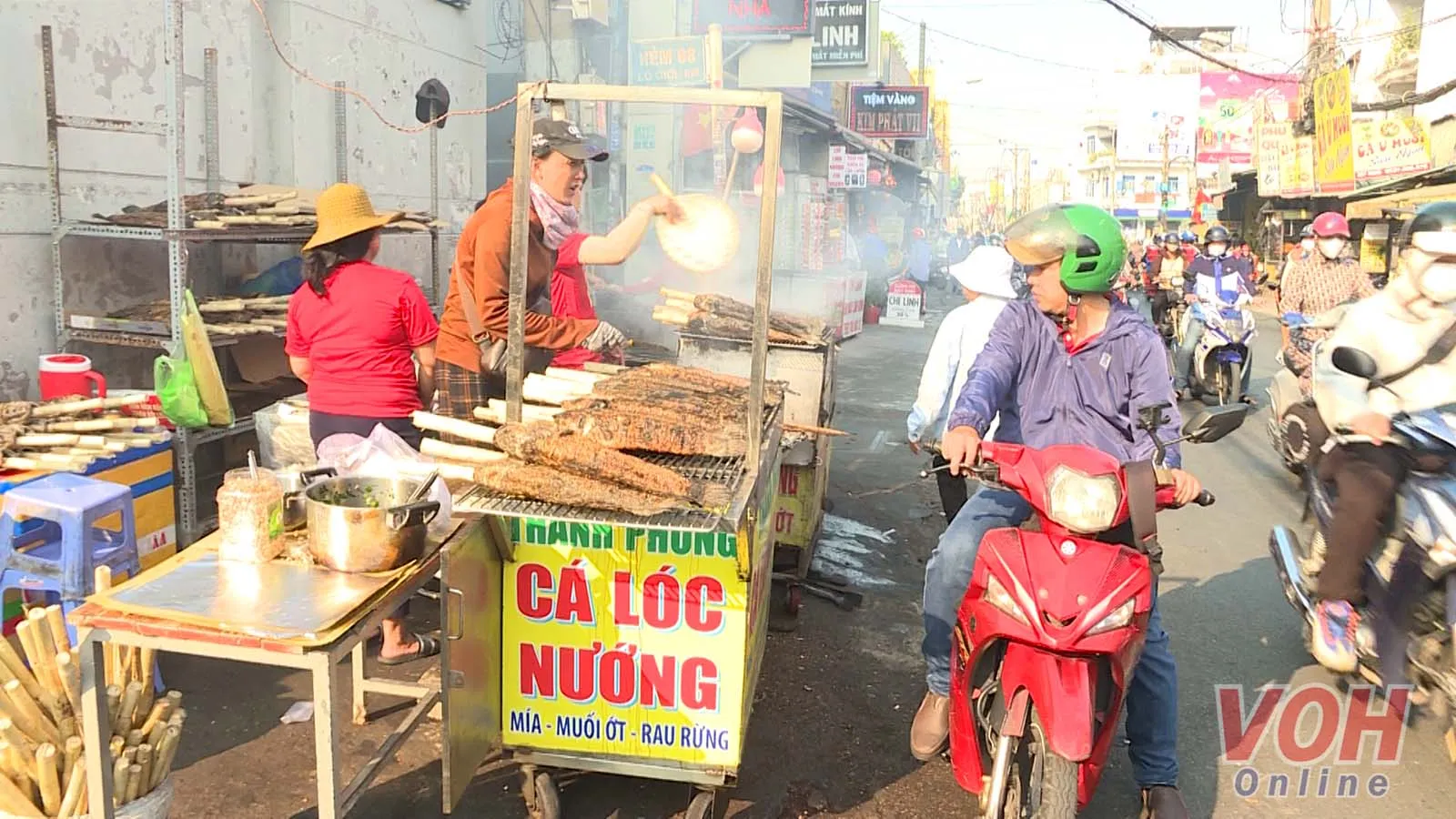 Phố bán cá lóc nướng đông nghẹt ngày vía Thần Tài 7