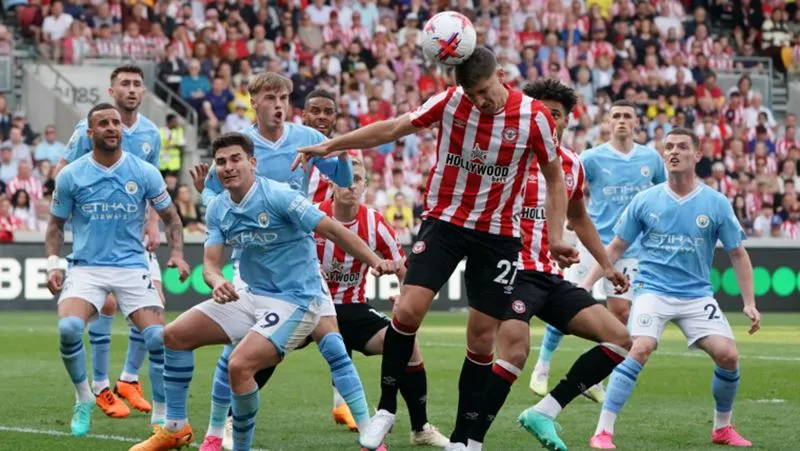 Man City buộc phải thắng Brentford để duy trì cuộc đua với Liverpool và Arsenal - Ảnh: Internet