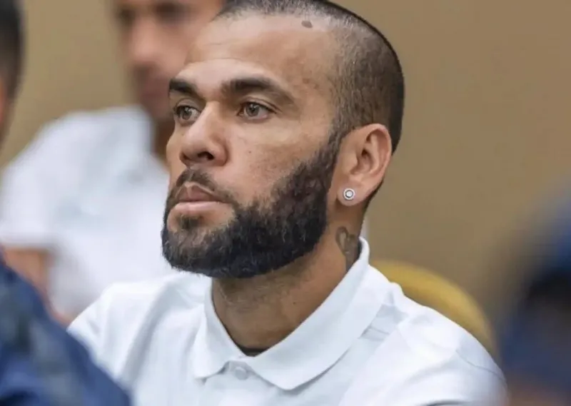 Tin bóng đá mới nhất: Messi "không tha" đối thủ nằm sân | Tòa tuyên án phạt tù Dani Alves 2