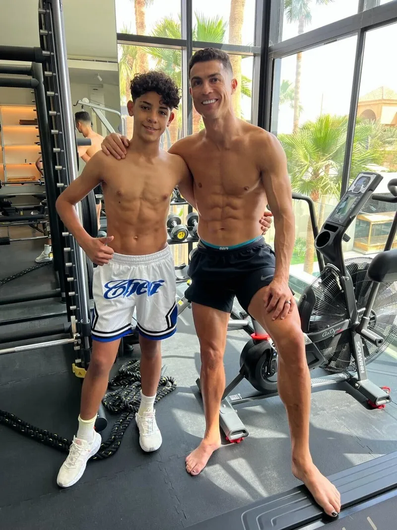 Ronaldo Jr và thân hình mơ ước ở tuổi 14 - Ảnh: Internet