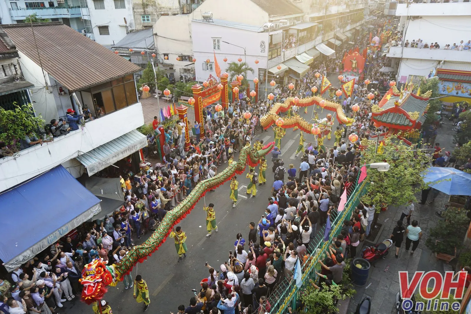 Hàng ngàn người đổ về quận 5 xem diễu hành Tết Nguyên Tiêu 2024 1