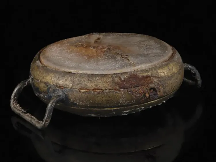 Chiếc đồng hồ còn lại trong vụ nổ bom nguyên tử ở Hiroshima bán đấu giá được 31.000 USD 2