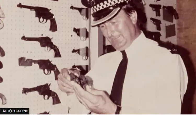 Brian Taylor được phép bắn bằng cây súng giết chết John Lennon