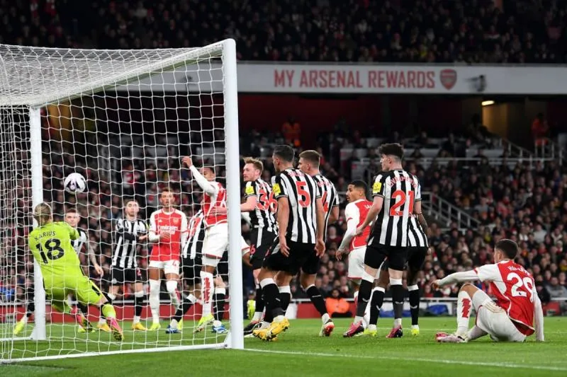 Pháo nổ rền vang, Arsenal "nuốt chửng" Newcastle tại Emirates 1