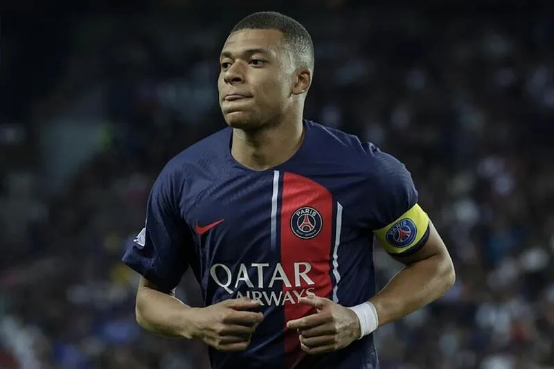 Mbappe “cầu xin” NHM PSG tha thứ - Ảnh: Internet