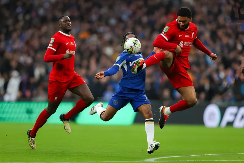 0 rê bóng thành công, 0 cơ hội tạo ra: Fan Chelsea đòi bán ngôi sao "tàng hình" sang Saudi Arabia 2