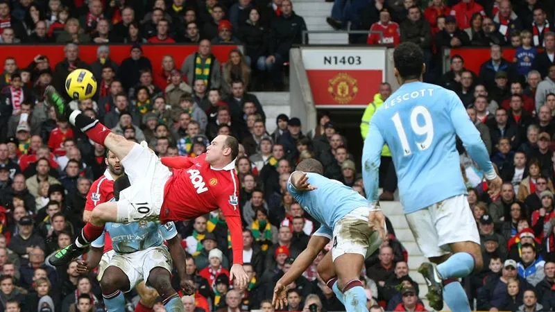 Rooney từng tạo nên những khoảnh khắc đáng nhớ tại derby Manchester - Ảnh: Internet