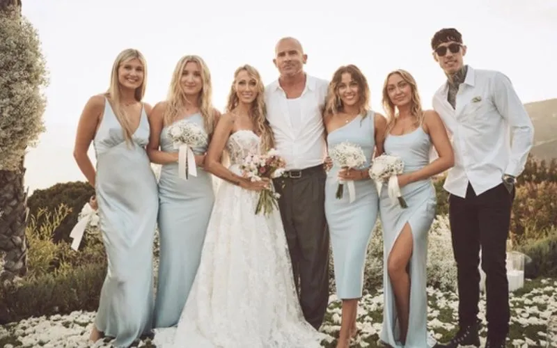 Phản ứng của Miley Cyrus khi biết mẹ và em gái cùng yêu 1 người 2