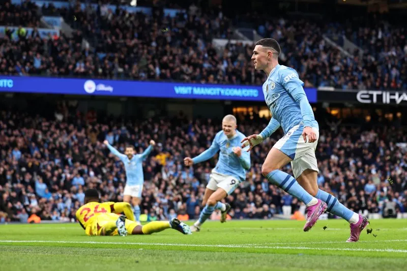 Rashford gọi và Foden trả lời, Man City lội ngược dòng bóp nghẹt MU 2