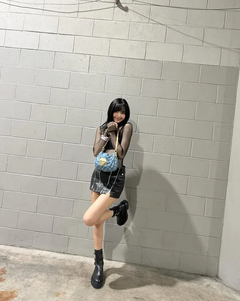 Lisa (BLACKPINK) đăng ảnh chụp cùng Taylor Swift hậu concert, dân tình rần rần soi outfit nàng idol 2