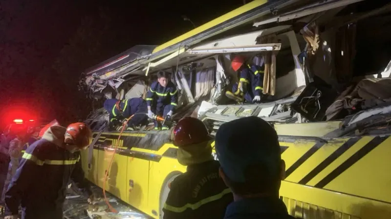 TNGT khiến 5 người tử vong: Phó Thủ tướng yêu cầu khẩn trường điều tra nguyên nhân 1