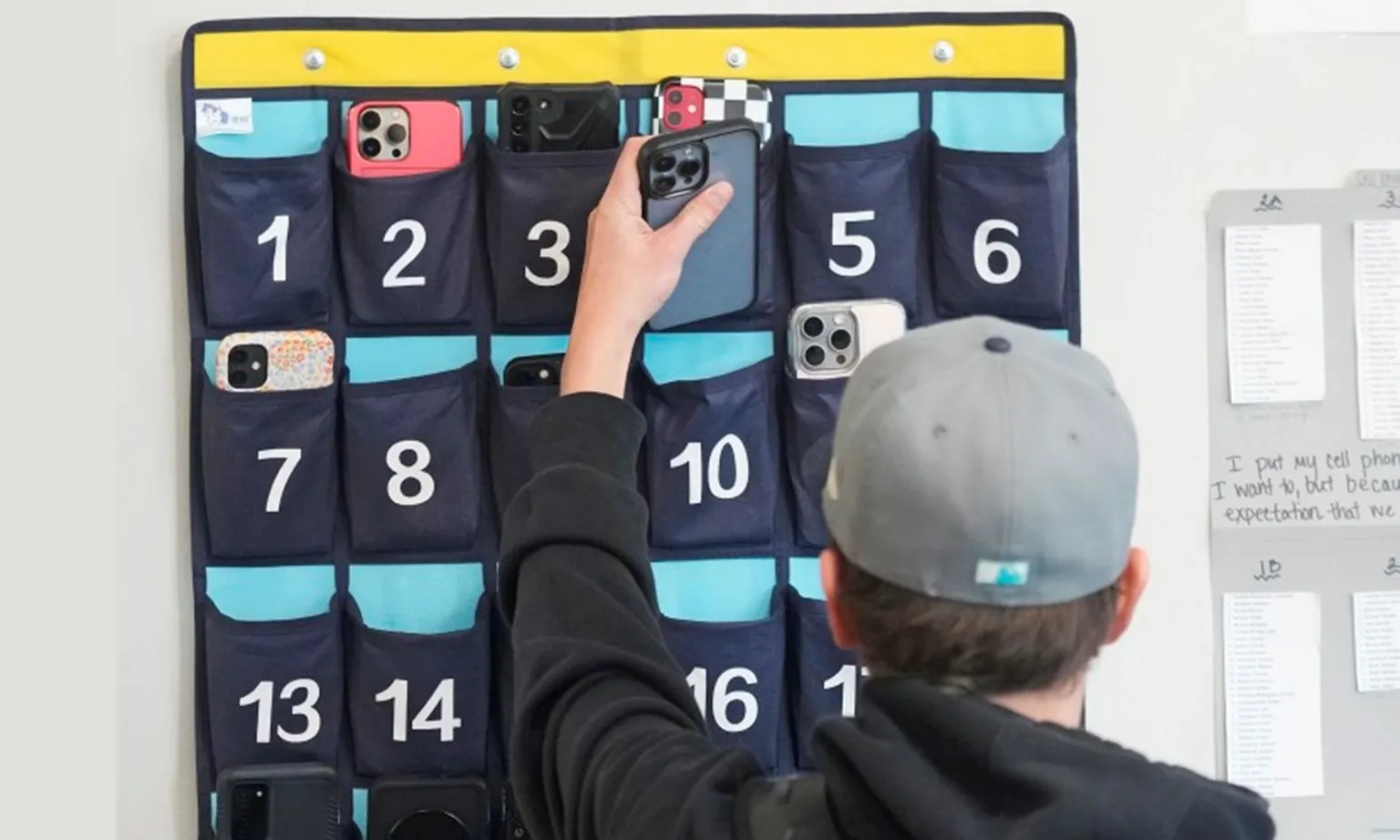 cấm điện thoại