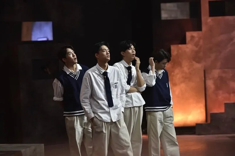 University War: Show sống còn dùng trí tuệ nhưng 