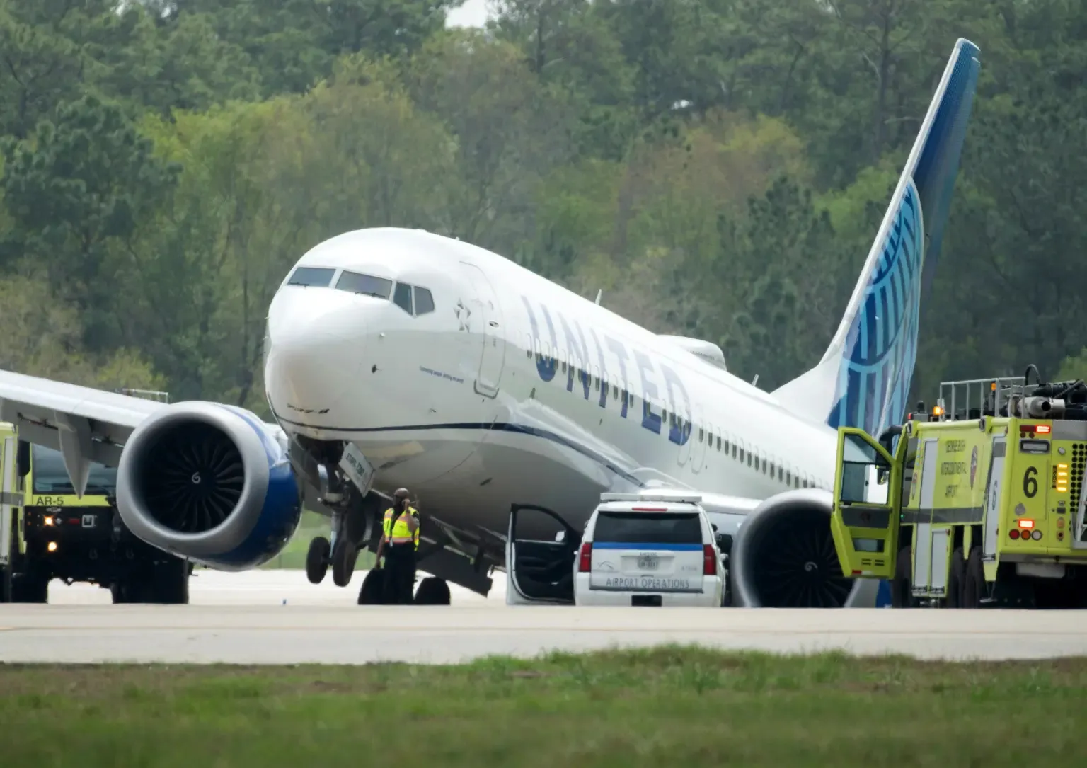 Mỹ: Máy bay của United Airlines trượt khỏi đường băng