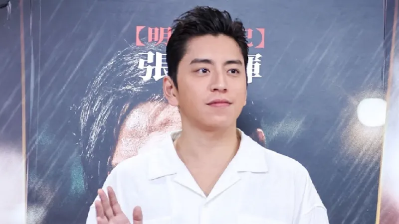 Vương Đại Lục gây hiểu nhầm khi đăng ảnh chụp chiếc nhẫn kim cương 3