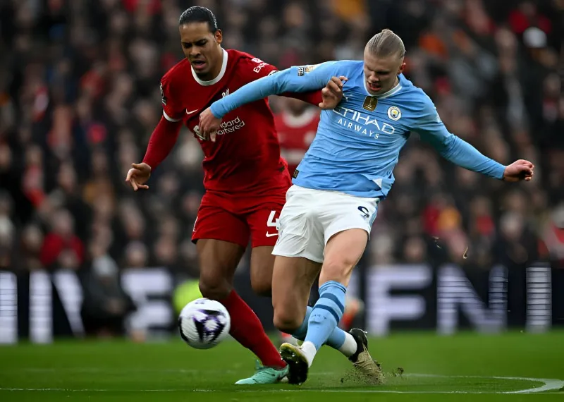 CẬN CẢNH: Haaland bị Van Dijk cho nếm mùi solo một đấu một ê chề 5