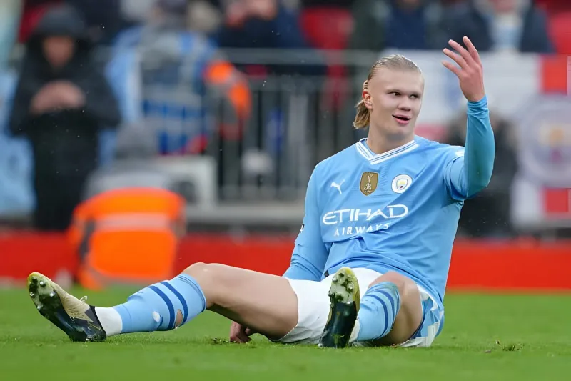 CẬN CẢNH: Haaland bị Van Dijk cho nếm mùi solo một đấu một ê chề 8