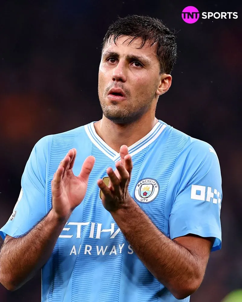 Rodri giúp Man City đứng vứng trước sức ép từ Liverpool - Ảnh: Internet