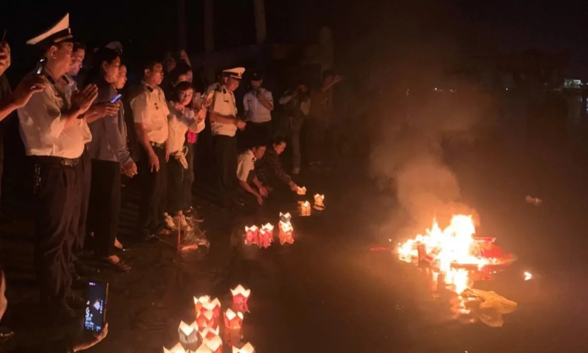 Xúc động phút tưởng niệm các liệt sỹ hy sinh bảo vệ đảo Gạc Ma