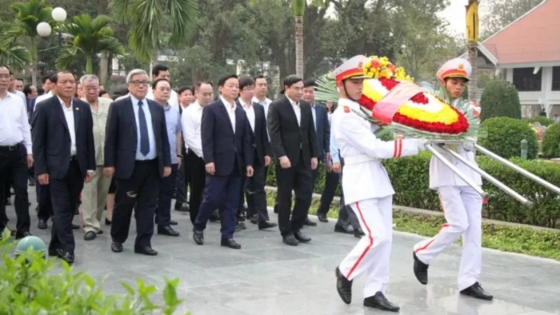 Phó Thủ tướng dâng hương tại các điểm Di tích lịch sử Điện Biên 1