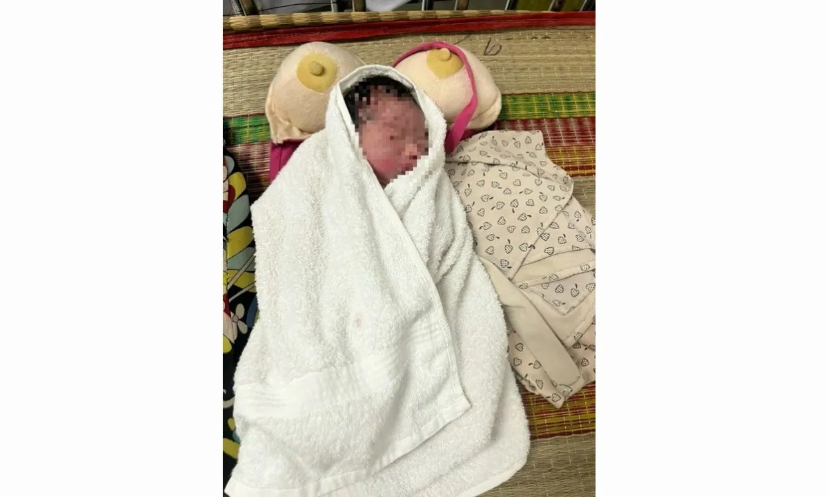 Bé trai sơ sinh 3kg bị bỏ rơi trên lề đường