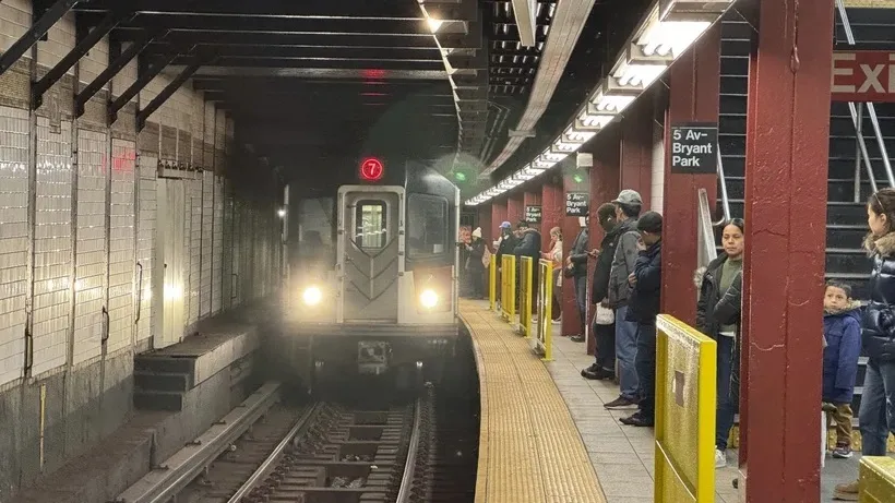 New York thử nghiệm gắn máy quét súng trong hệ thống tàu điện ngầm 1