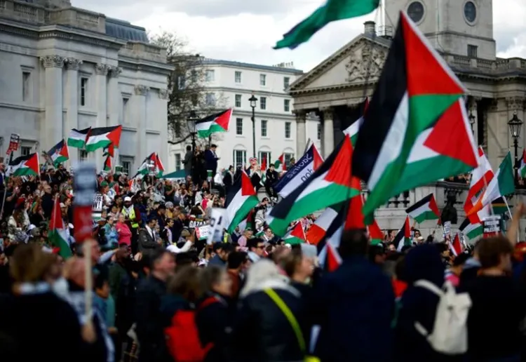 London: Hàng ngàn người tụ tập biểu tình ủng hộ người Palestine 1