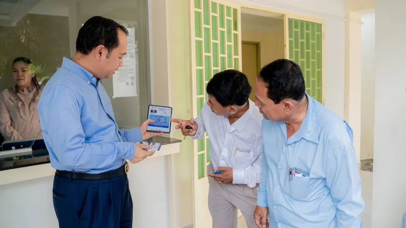 Campuchia cấp thẻ nhà báo điện tử cho gần một vạn phóng viên 1